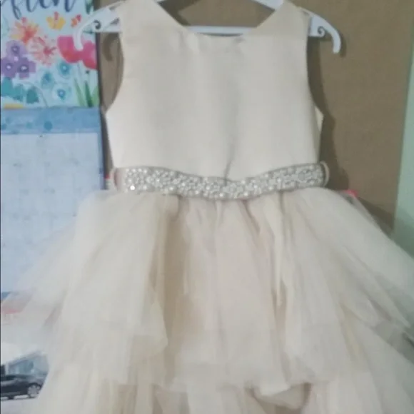 Dress for a little girl. - Picture 1 of 2